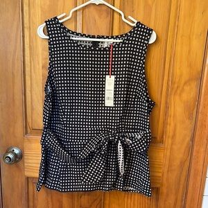Chic Black and White Sleeveless Top